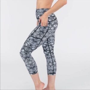 Zyia Active Snake Metallic Light n Tight Leggings, Size 8-10